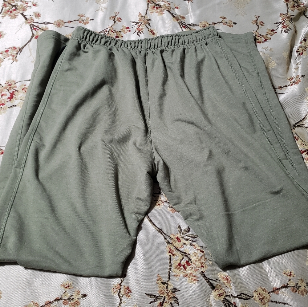 Eddie Bauer Stretch Pants - Picture 2 of 3